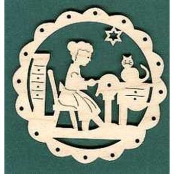 Wooden Hanger Lace Maker 
